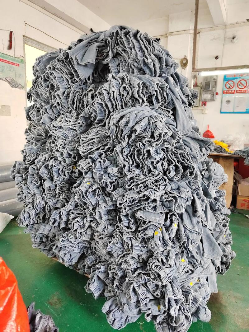 專業(yè)童裝牛仔,貨源充足,沒有淡季,現(xiàn)因車間擴大,誠招钑車,雙